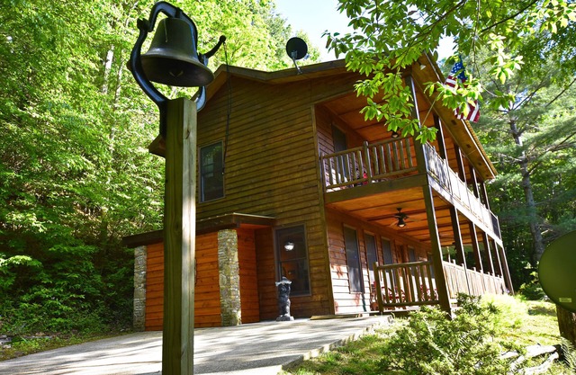 Black Bell Cabin - Fireplace - Mountain Top View - High Speed Internet