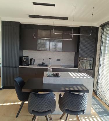 Black Bella Apartament Kielce, Widok na Telegraf, Garaż, Klimatyzacja, Lustra w sypialni
