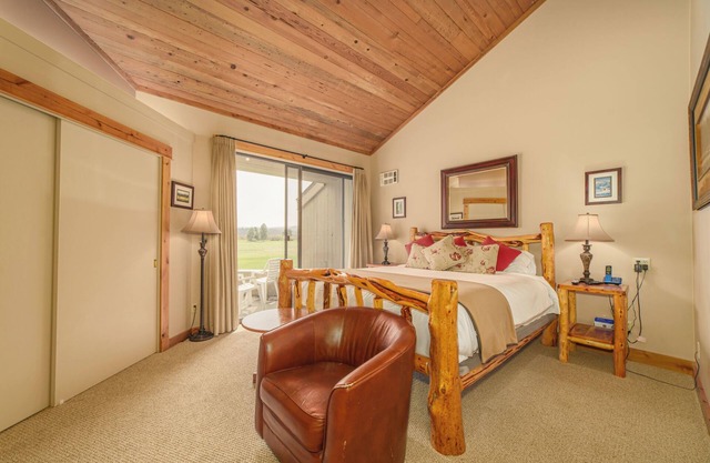 Black Butte Ranch Lodge Room 002