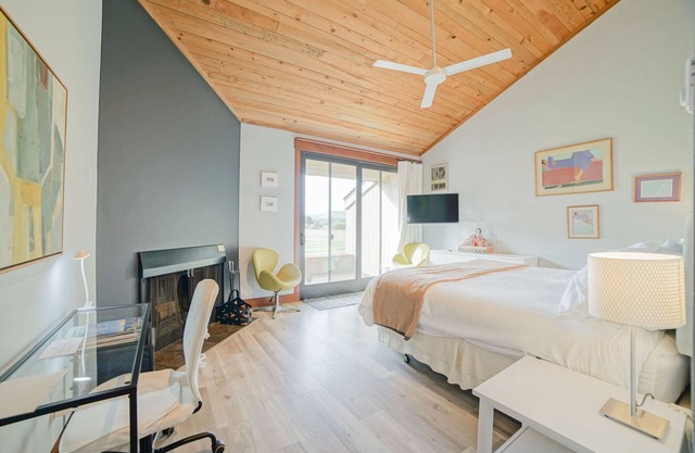 Black Butte Ranch Lodge Room 005