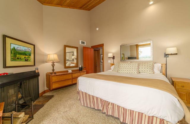 Black Butte Ranch Lodge Room 020