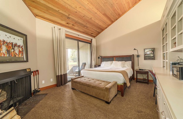 Black Butte Ranch Lodge Room 023