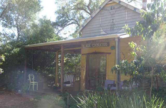 Black Cockatoo Lodge
