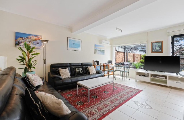 Black Dolphin Waterfront Apartment