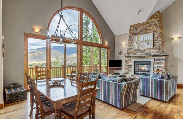 Black Hawk Vista - Sleeps 10