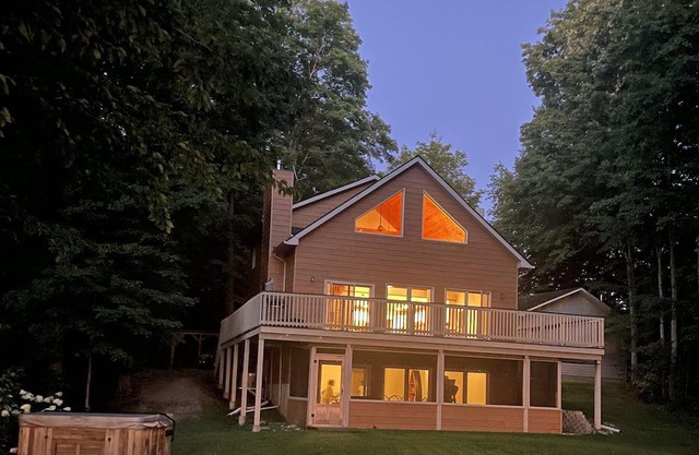 Black Lake Cottage w/ Hot Tub and Sauna