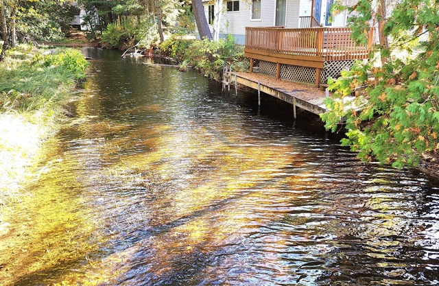 Black Lake's Rainy River Retreat Sleeps 12