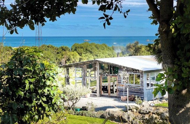 Black Miller Wool Shed | Waterfront | Paradise | Tub+Sauna, Black Miller Wool Shed | Waterfront | Pa