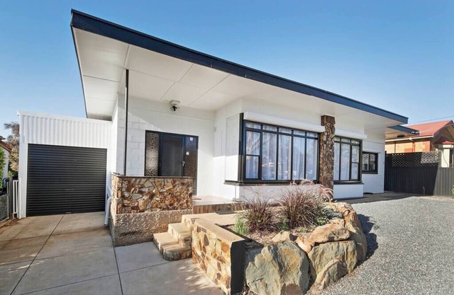 The Zebra - 4Bdrm, Slps 8, 2 Bathrm, Wi-Fi, Solar