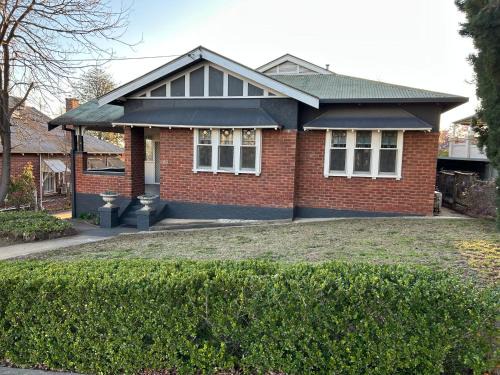 Black Range Cottage Cowra
