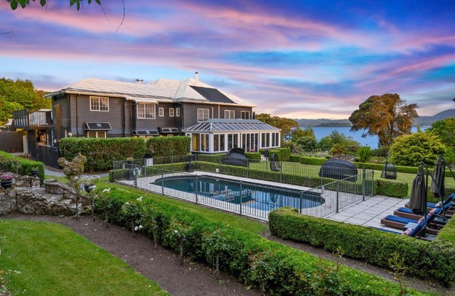 Black Swan Lakeside Boutique Hotel