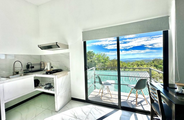 Black & White Apartments Monteverde