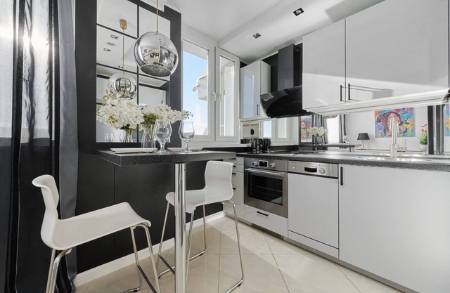 Black & White Studio by Renters