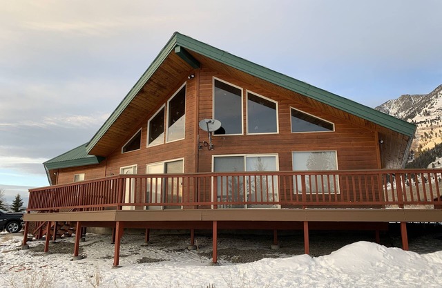 Black Wolf Lodge, View of Henry's Lake