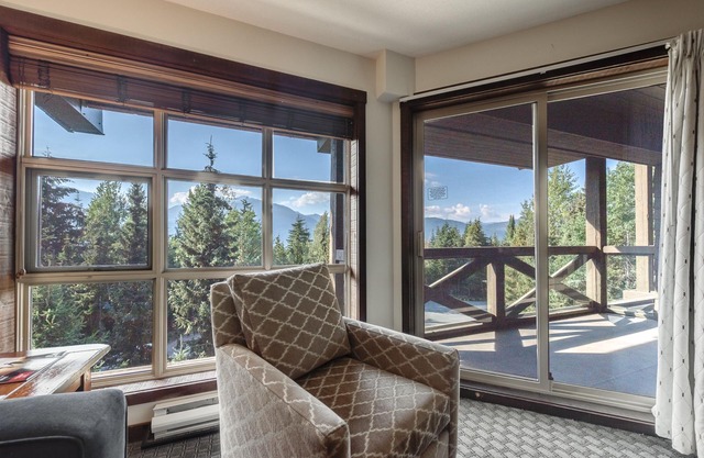 Blackcomb Springs Suites by CLIQUE