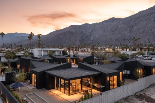 Blackhaus Suites by AvantStay Modern Comfort in Downtown Palm Springs