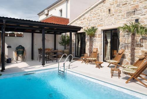 Blacksmith's House - rental house with heated pool