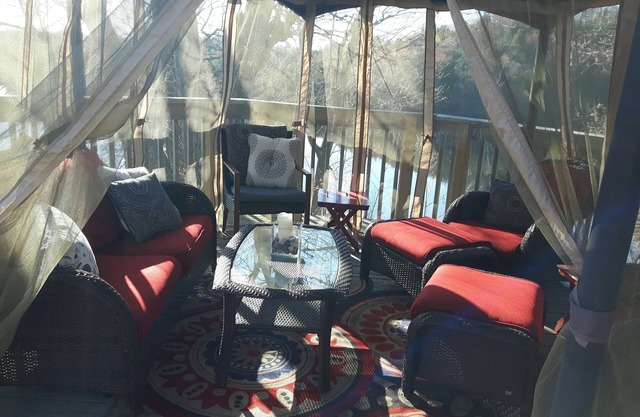 Blackstone's Lakeside retreat- tranquility and relaxation await!!