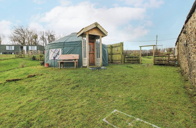 BLAIDD BACH, pet friendly, character holiday cottage in Carmarthen