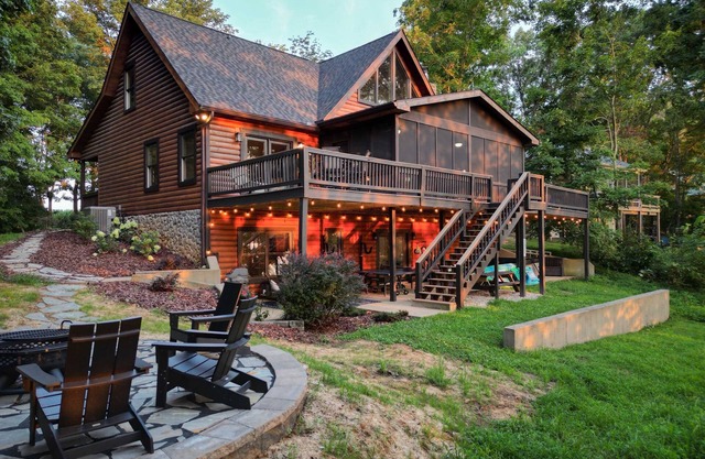 Blessing by the Lake - Lakeside Cabin!