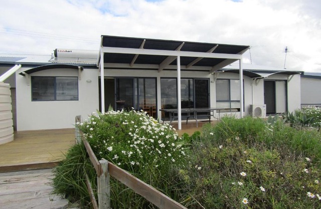 Bliss - Beachfront Sultana Point -