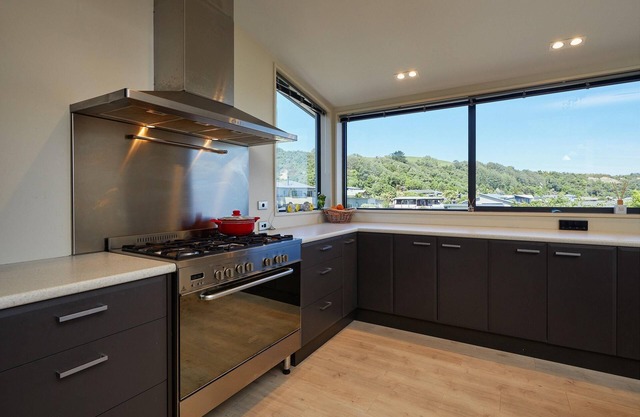 Bliss on the Bay - a luxurious and spacious home