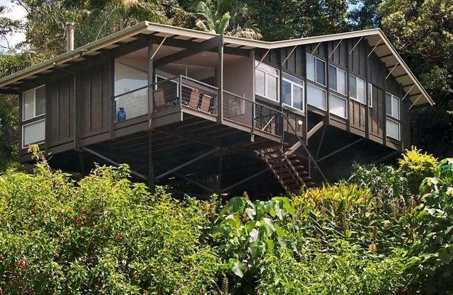 Bliss On Boongala - A Modern, Spacious, Split Level Home With an Outlook to the Coast
