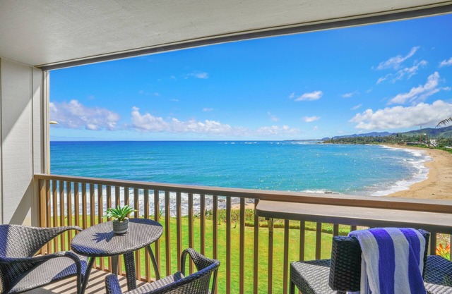 "Bliss on the Bay: Serene 2nd Floor Views Perfect for Whale Watching and Ocean Adventures!"