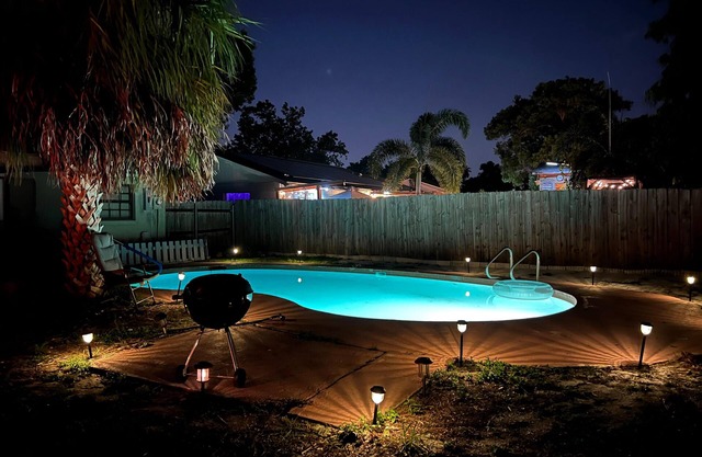 Blissful escape nDelightful 3-bedroom house, warm water swimming pool in Orlando