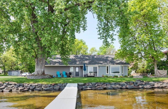 Blissful Getaway! Steps to shore, one level 2bd2ba