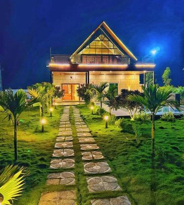 Blissora Retreat Villa by StayJade-Pvt Pool-Lawn