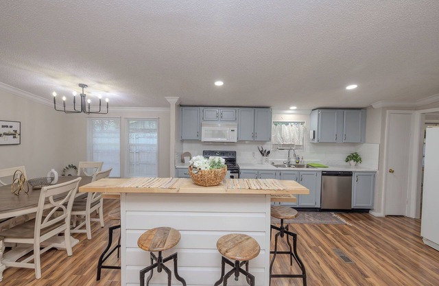 BLOCK TO WATER with water access, Sleeps 10, close to rocker b, hot tub,fire pit