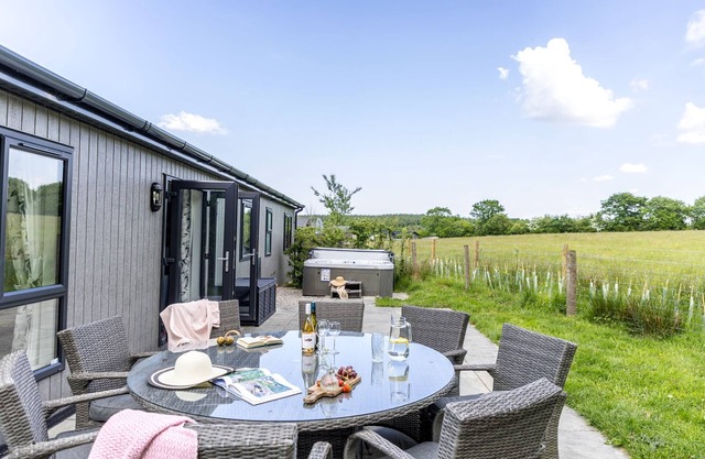 Blossom Lodge, 1 Roadford Lake Lodges