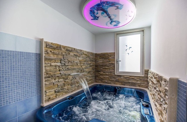 Blue Angels Relais, home with private Jacuzzi just steps from the sea