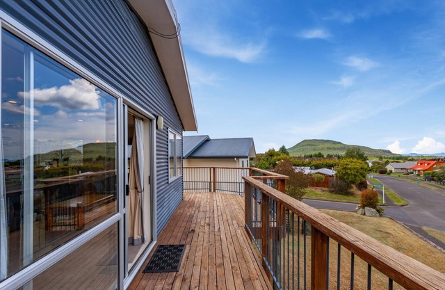 BLUE BACH - OMORI HOLIDAY HOME, family friendly in Omori