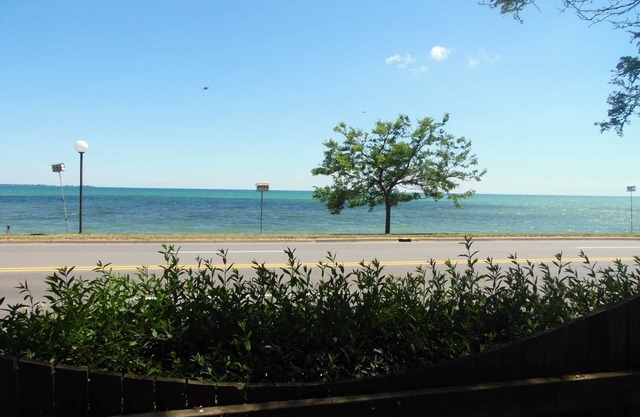 Blue Bay View across from Lake Huron, 4 bedroom home with central air!
