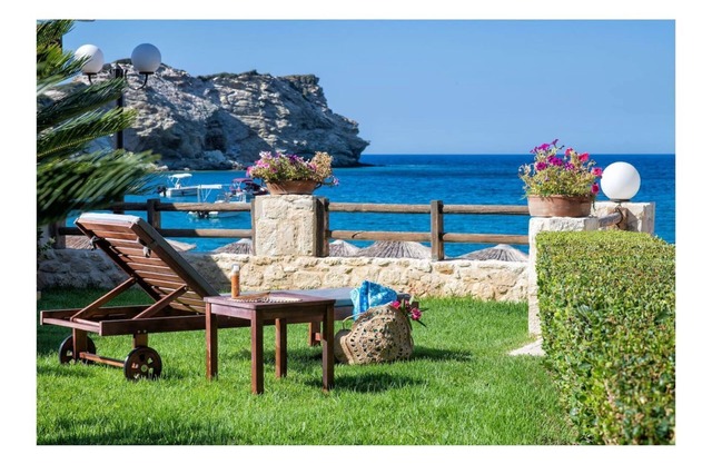 Blue Beach Front Apartment in Ligaria - sleeps 5