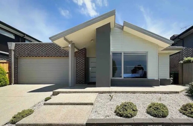 "Blue Breeze " Luxury Home at Torquay