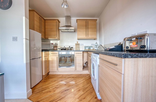 Blue Cedar 2 Bed, 2 Bath Apt with Parking, Birmingham by 360Midlands
