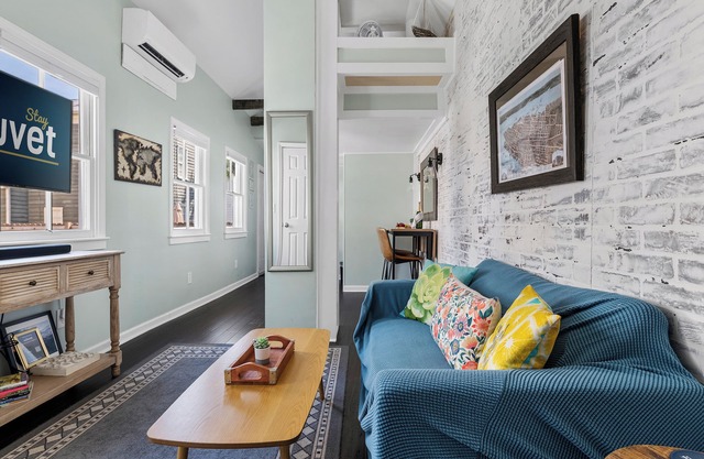 Blue Cottage - Estudio en el centro de 1 cama / 1 baño completo - 1 minuto de The Cedar Room en The Cigar Factory