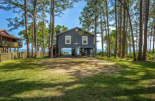 Blue Crab Shack 2BR/2BA w/ Loft Area and dock!