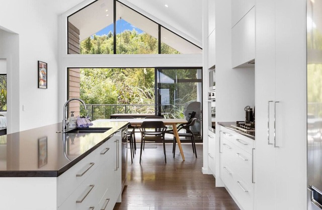Blue Dun Retreat | Relaxing, Modern Getaway Near Lake & Town