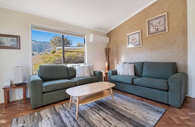 Blue Gum Pet Friendly Cottage Tumut