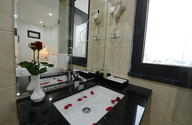Blue Hanoi Inn City Hotel