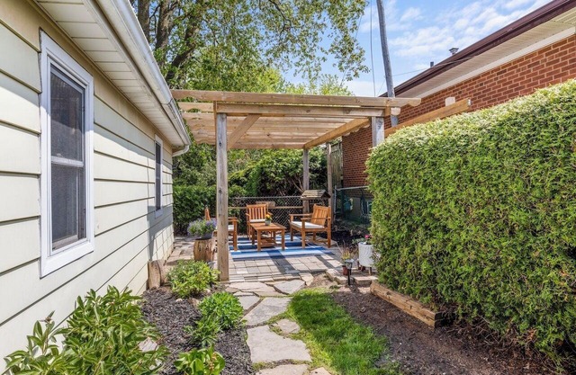 Blue Haven Retreat, Downtown Milton's Hidden Gem!