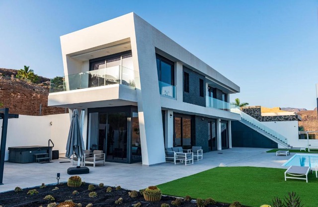Blue Horizon Resort by Monte Leon