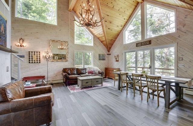 Cabina moderna de lujo en Deer Lake! ¡Motos de nieve bienvenidas! ¡HOT TUB para 2018!