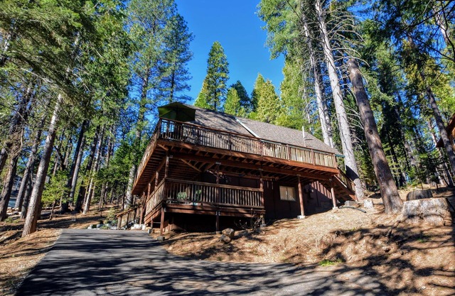 Bienvenido a Brown Bear Hideaway, tranquilo y acogedor en Blue Lake Springs.