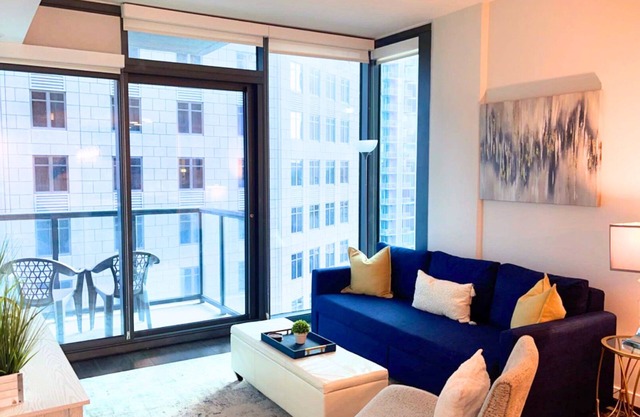 Blue Luxe*Highrise! Balcony*Year-round Pool* View
