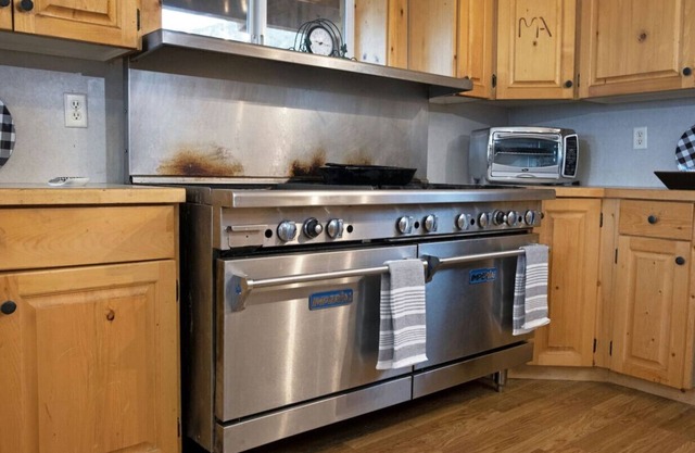 Blue Mountain Ranch: 7 Bedrooms, Sleeps 20